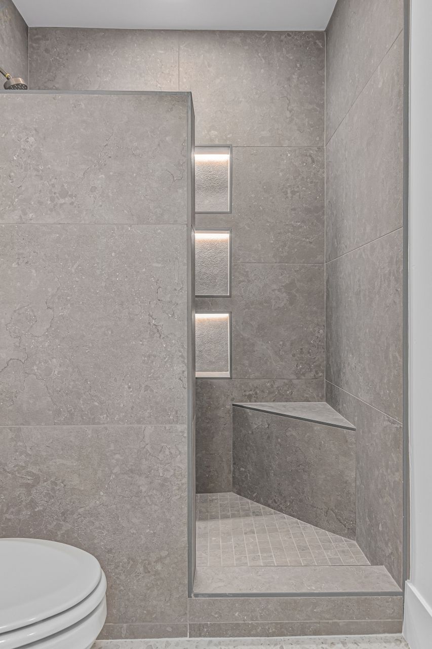 Walk-in shower with built-in bench and niches